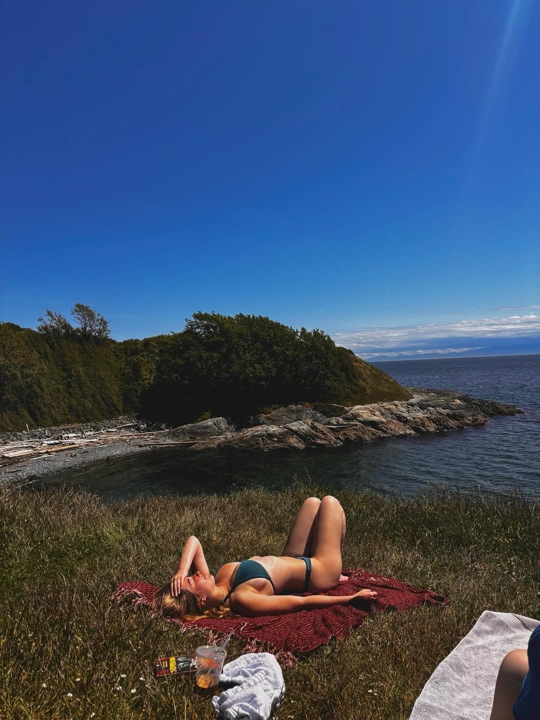 Click to view full size Busty and Sexy Canadian College Teen Slut Briana Zander (@briana.j.z)