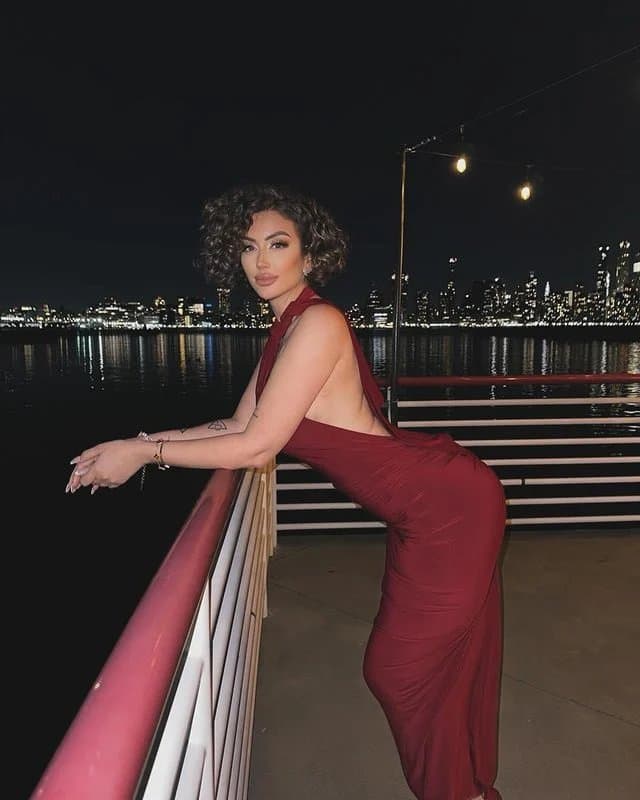 ThickTok thot built for breeding and gooning your cock to her