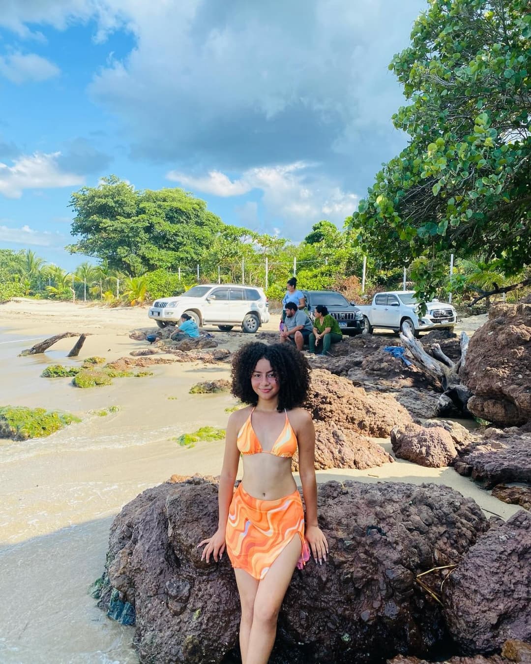 2 PUTAS MORENAS EN BIKINI (DIA 5) 1 DIA 1 PUTA HASTA ENCONTRAR A YADIRA