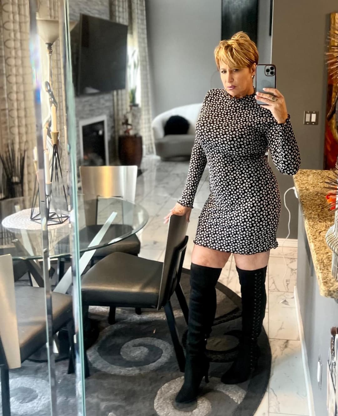 Thick Gilf flight attendant