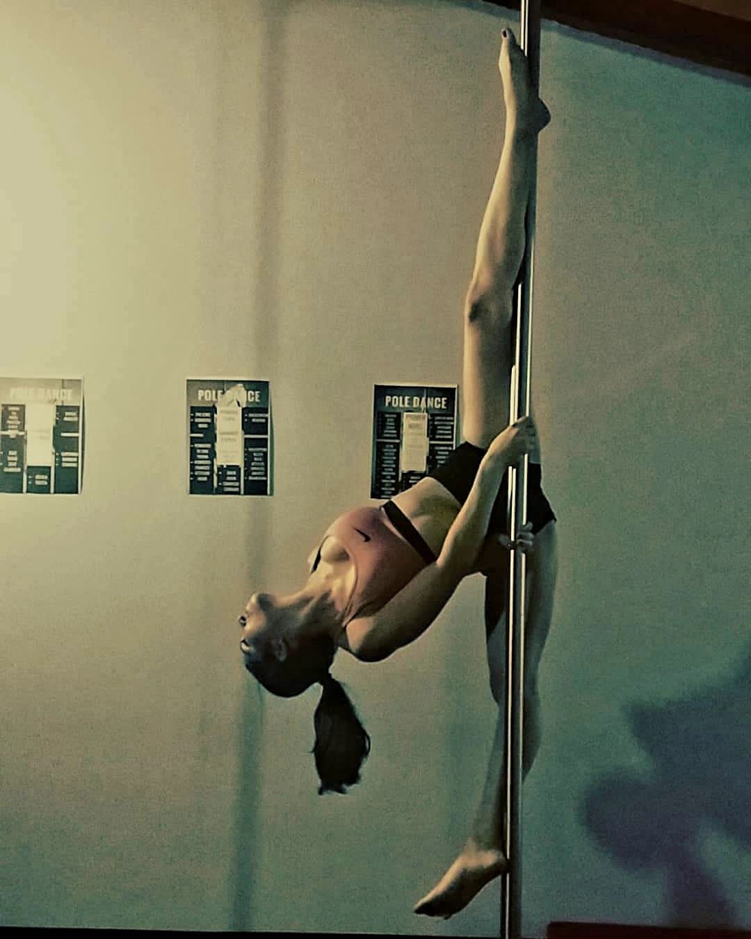 Paraguayan latina model and pole dancer adri_ozuna
