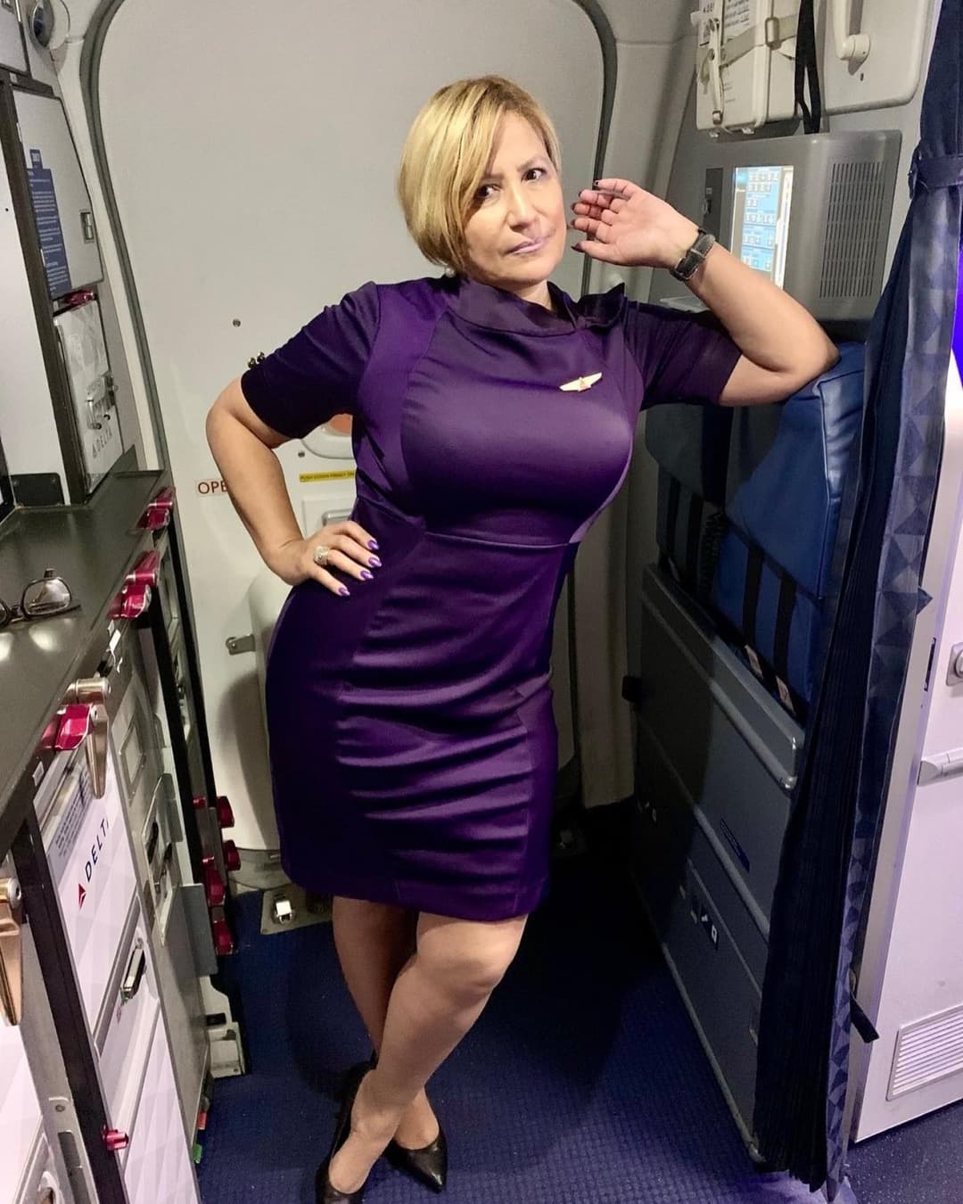 Thick Gilf flight attendant