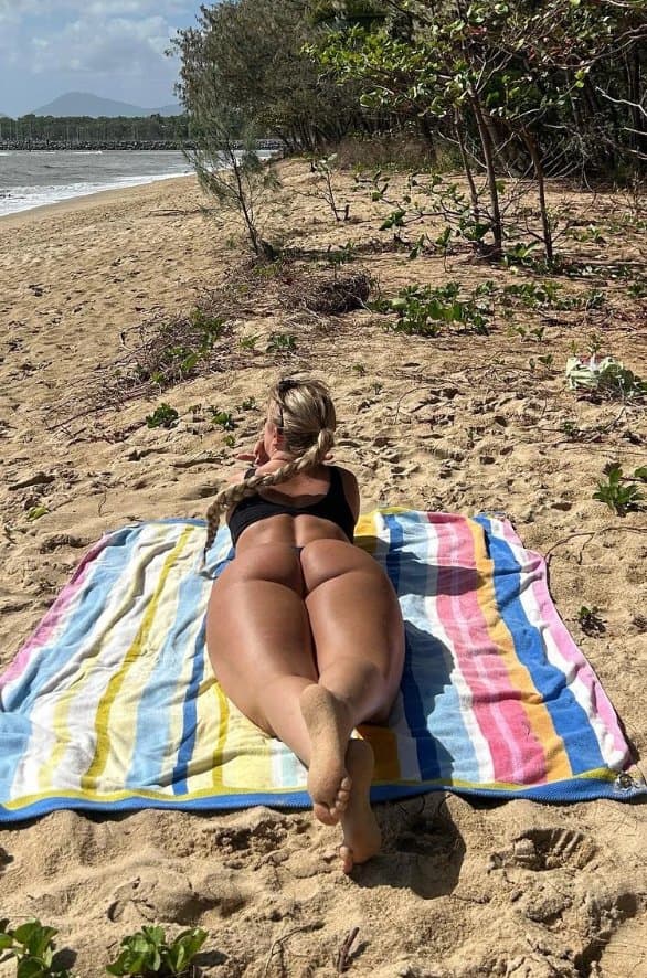Click to view full size Sexiest PAWG alive ?