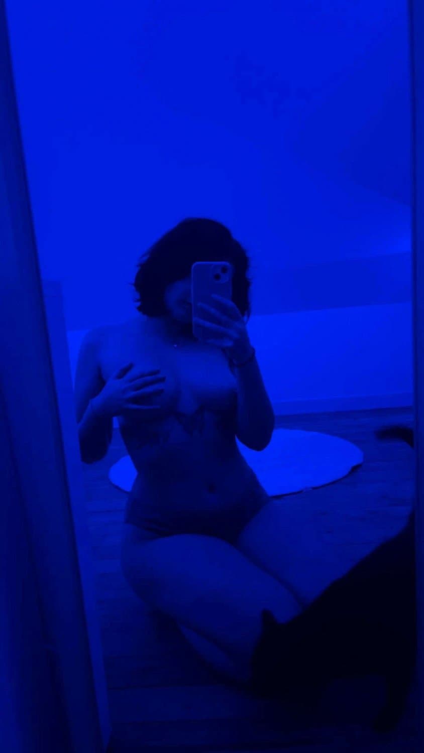 French babe Emilie gets her trust broken