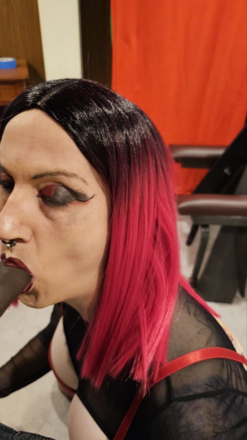 Comment what you’d do to this pathetic trans sissy latex whore.Tiffany minx @tiffanyminxcosplay