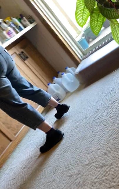 Thick Ass Gilf Helps Her Dad David Move While I Take Creepshots