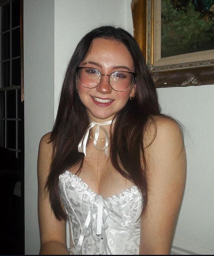 Webslut Ella is a naughty slut for cock