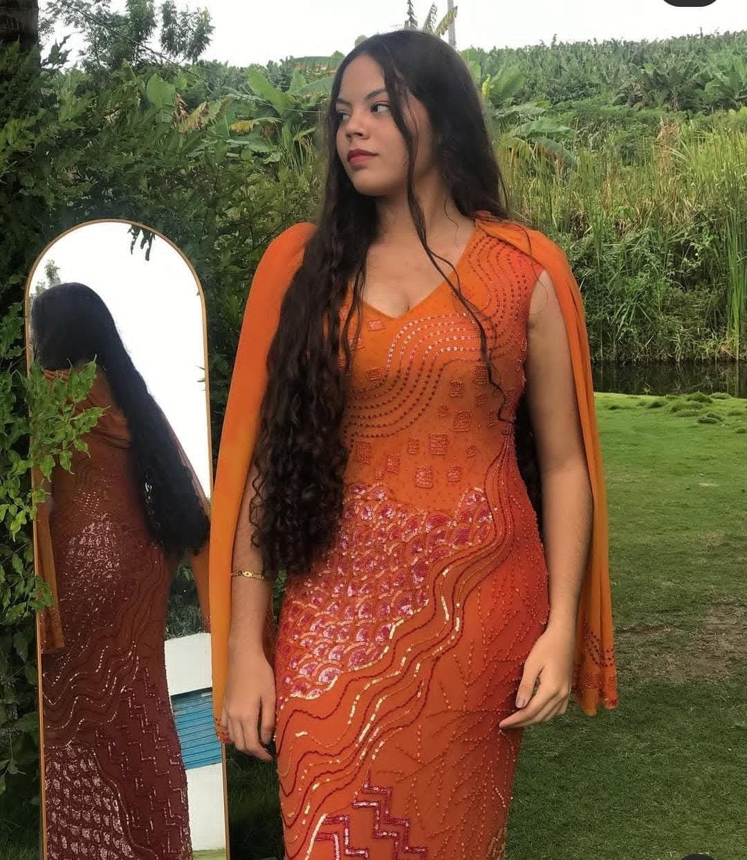 qual nota vocês dão para minha amiga? ela quer que alguém bata para ela