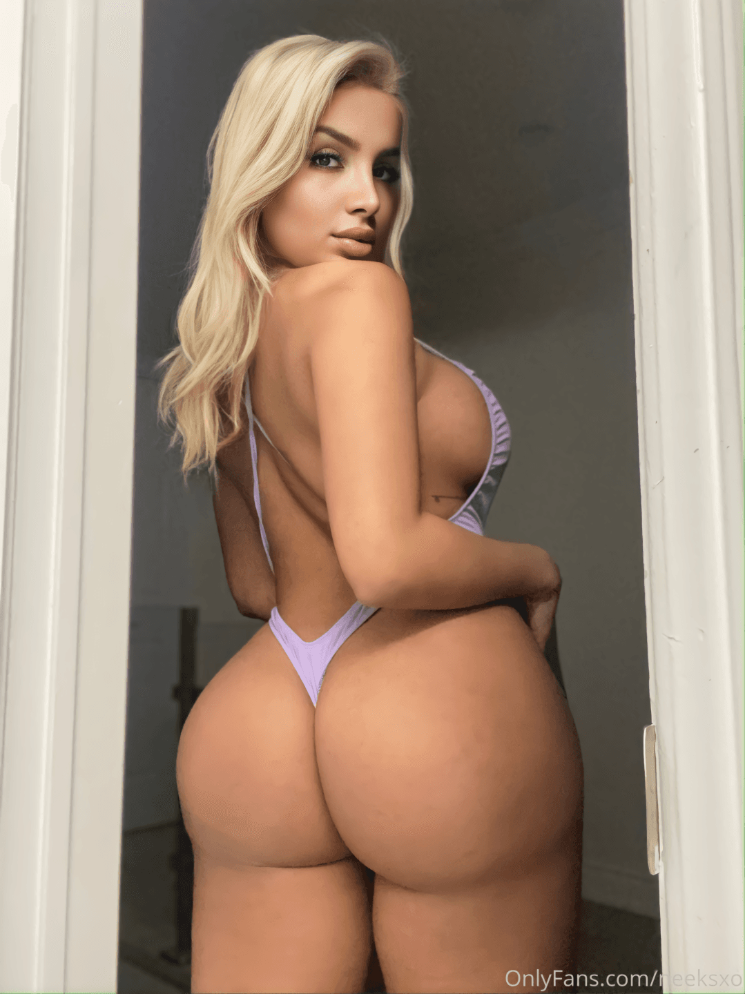 Persian Blonde Girl from Toronto: @__Niku | Neeksxo | Pictures