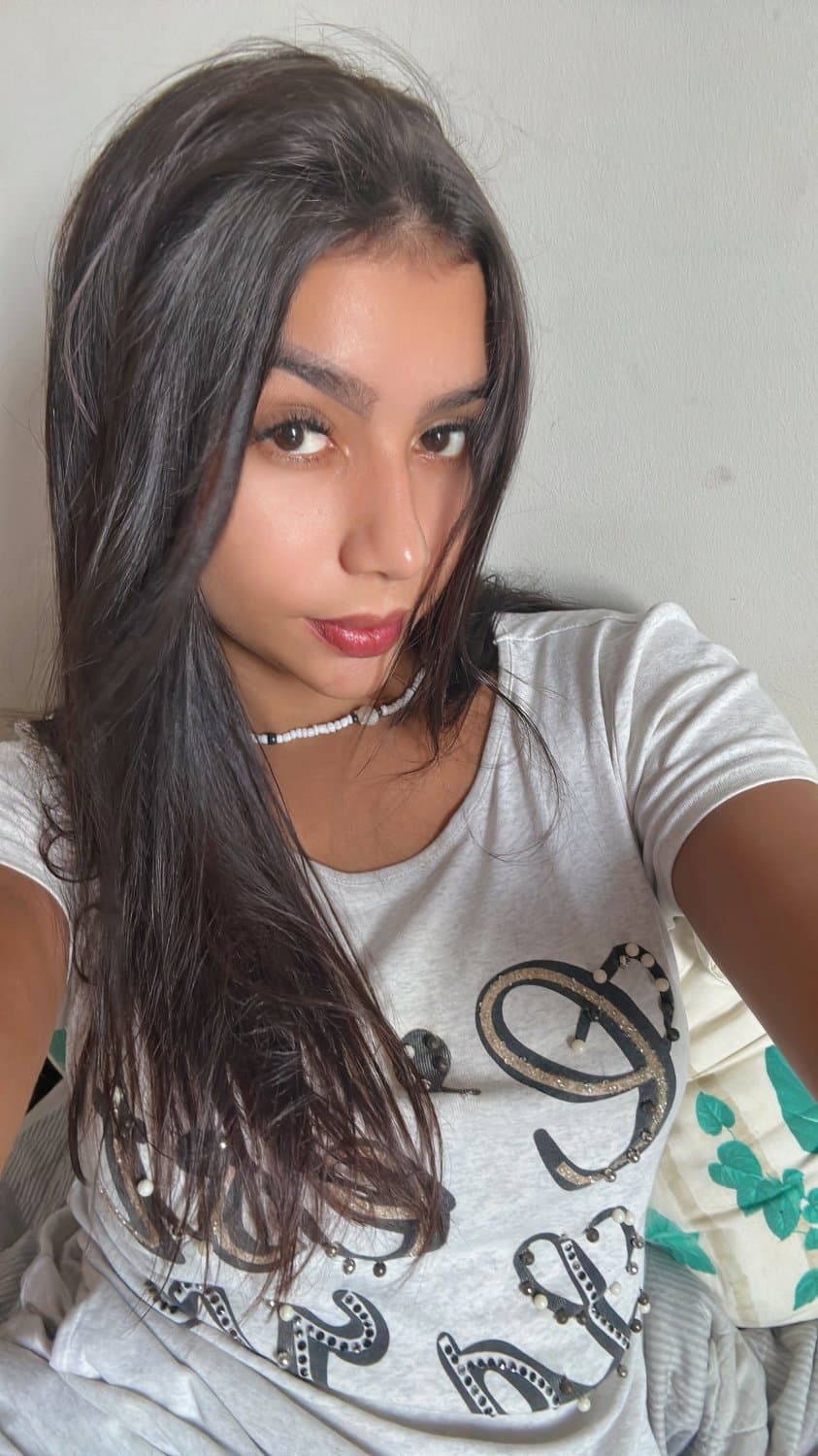 Puta trans gostosa pronta para chupar o dia inteiro. Hot trans bitch ready to suck all day long