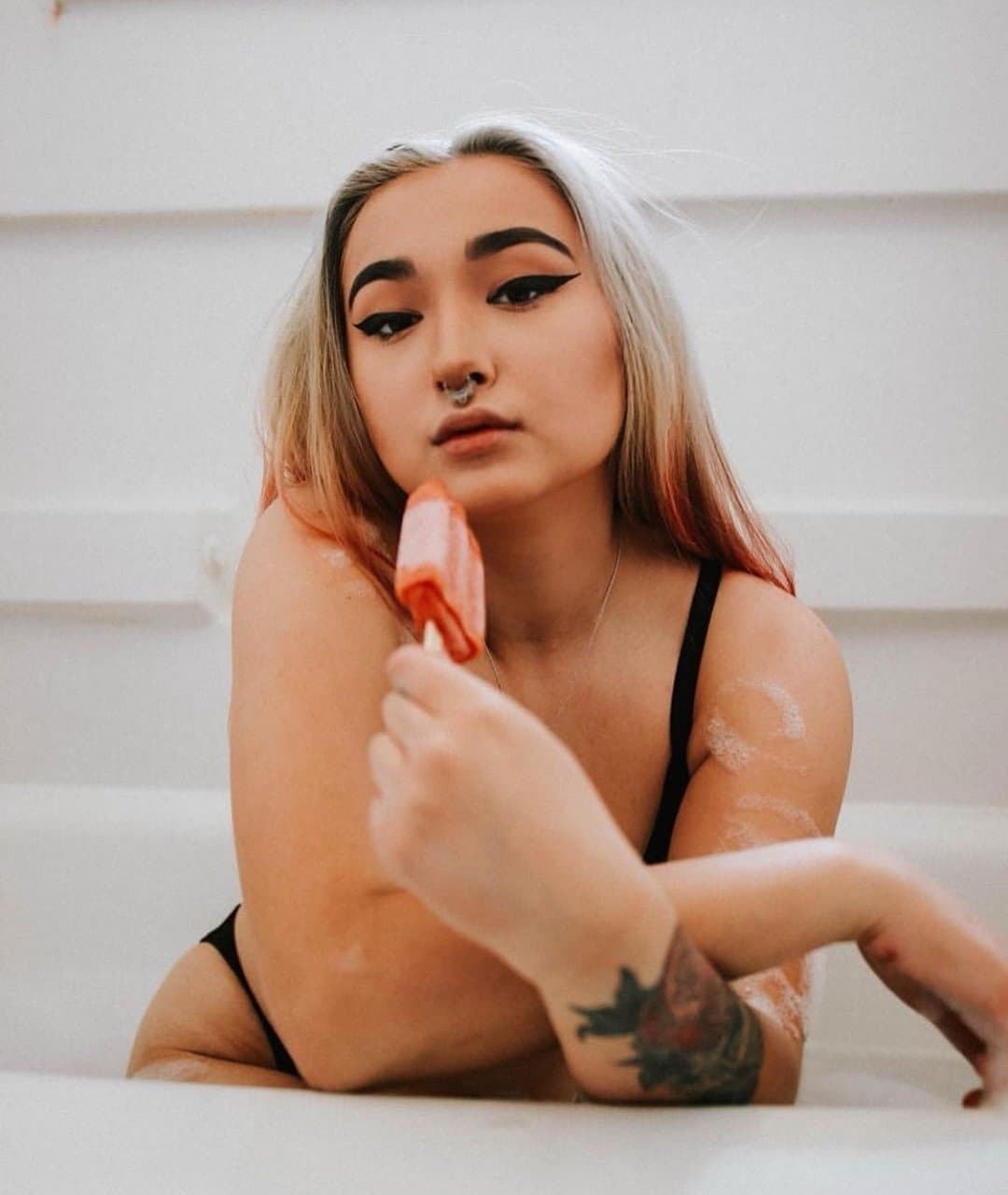 Burlesque dancer 2 early years