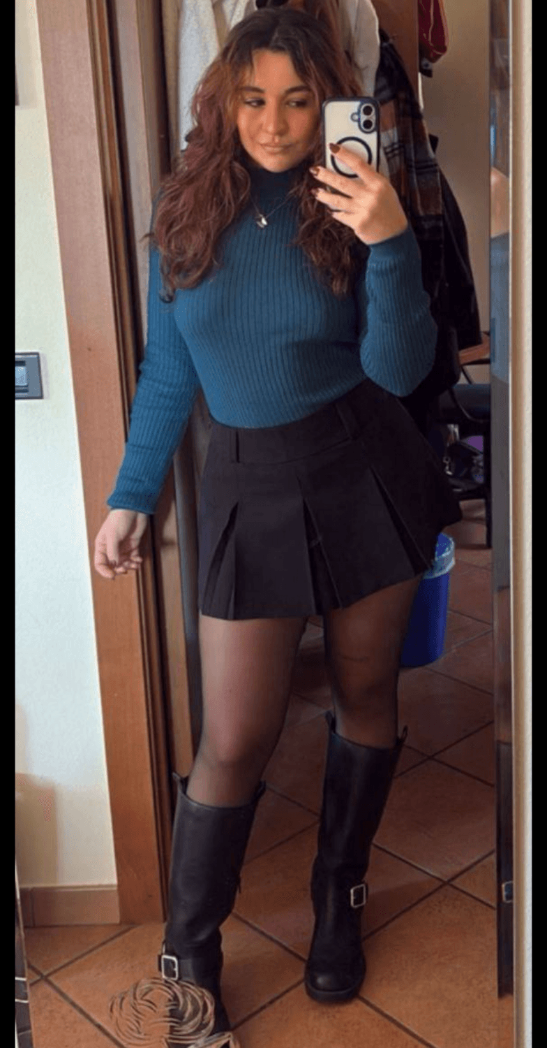 (F)23 playing a game, for every 100 like in this post, i have to post a nude Pic of me! ??