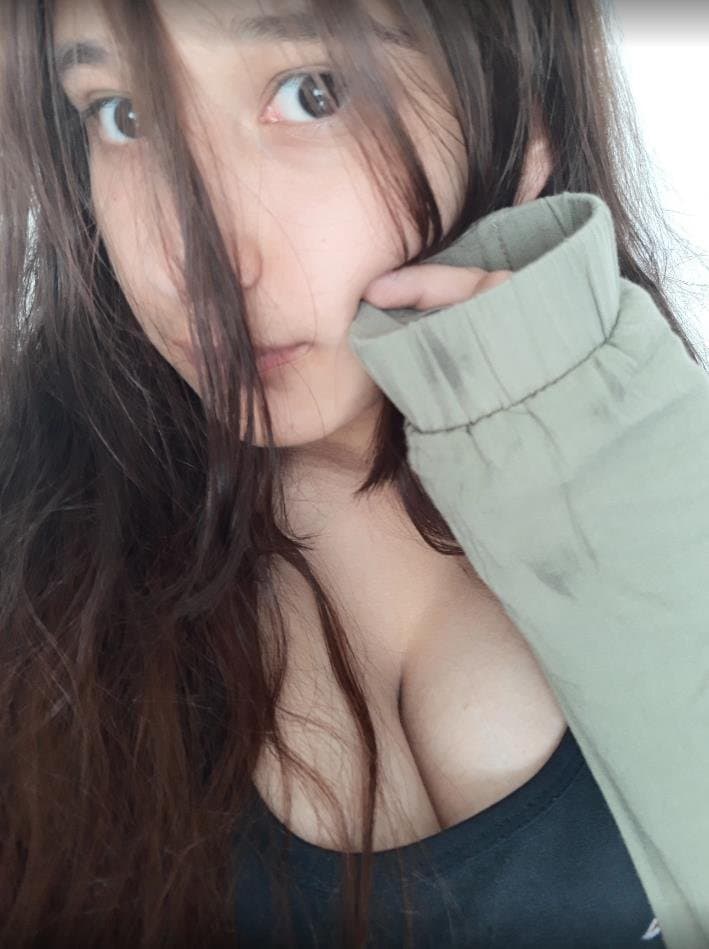 Blanquita hermosa con tetas jugozas???