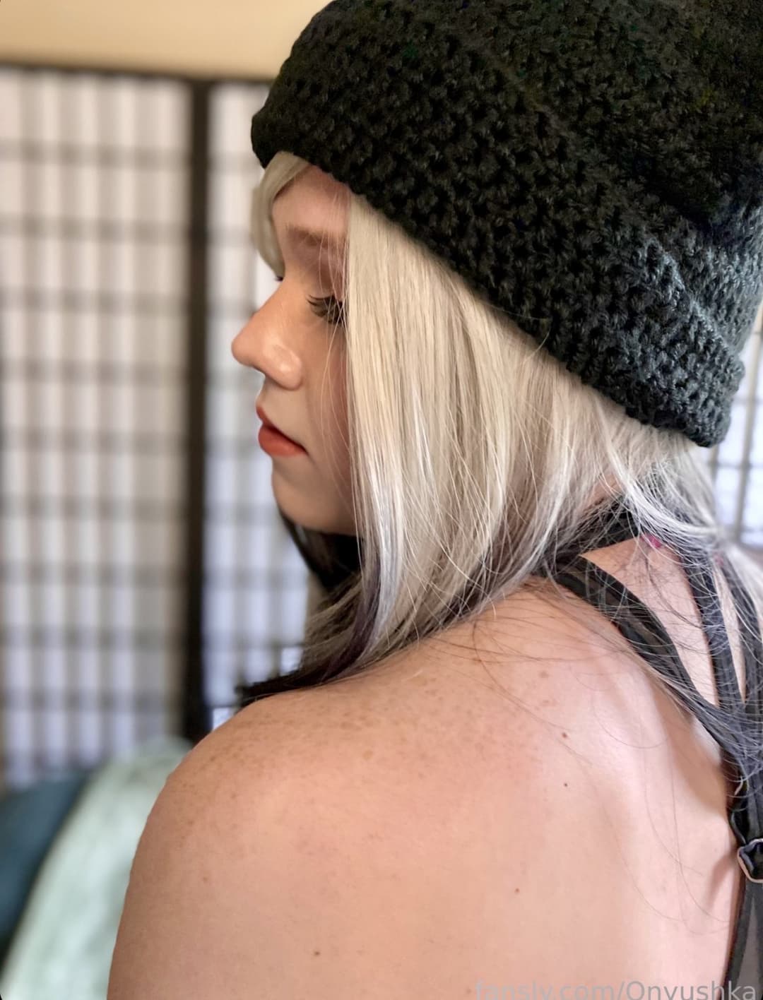 Onyushka_Tiny TS with massive cock