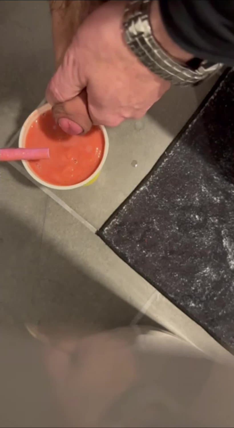 Invited neighbour over to cum in my drink, drank it like a good cumslut. Thirsty for more cum now ?