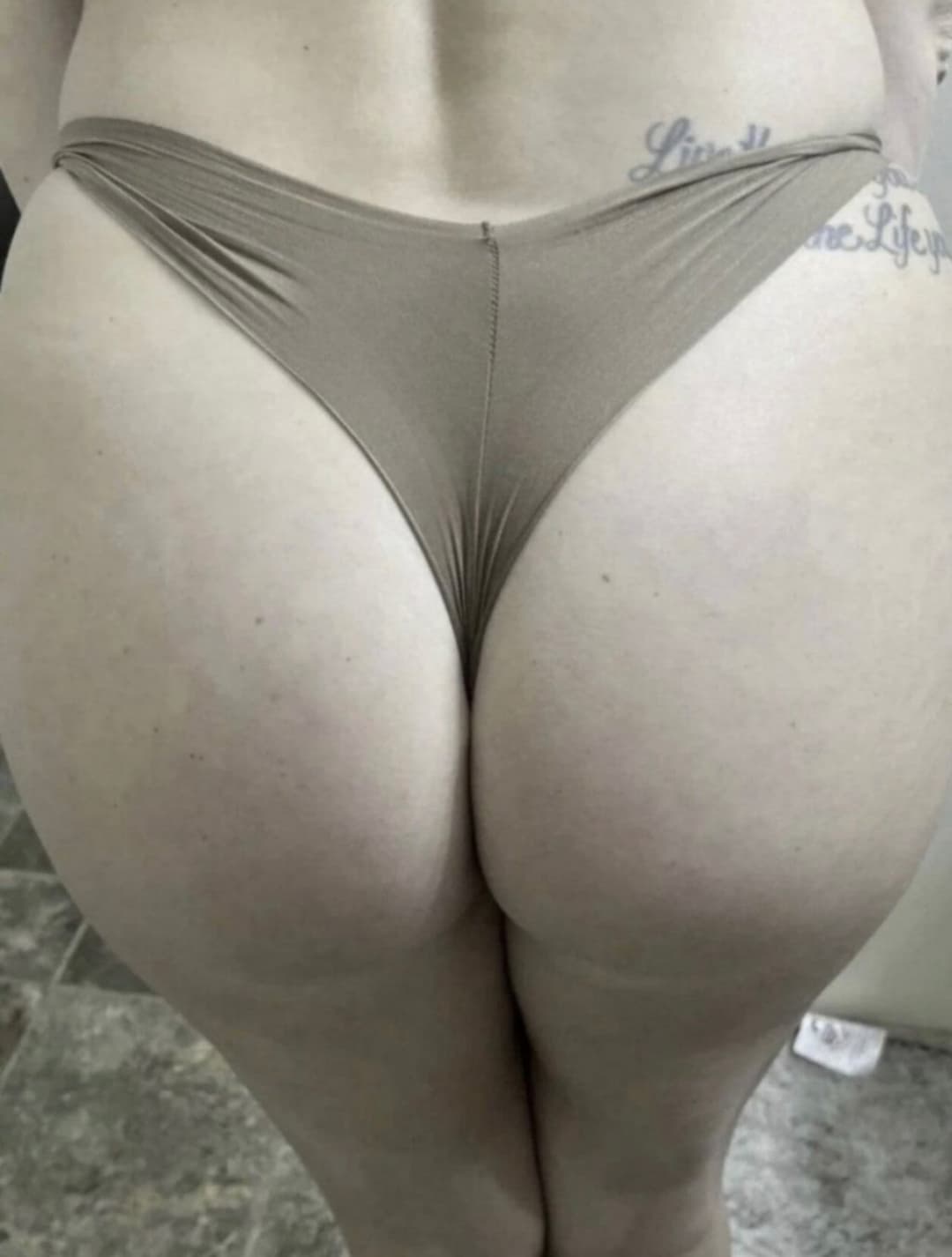 Submission post nice ass milf