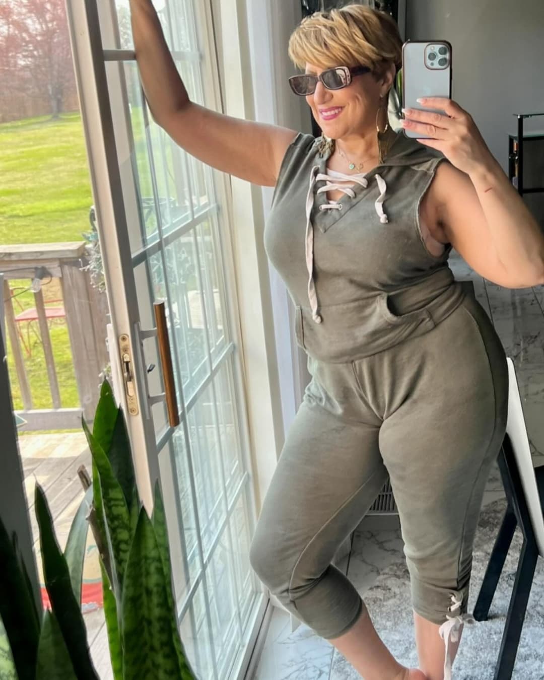 Thick Gilf flight attendant 3