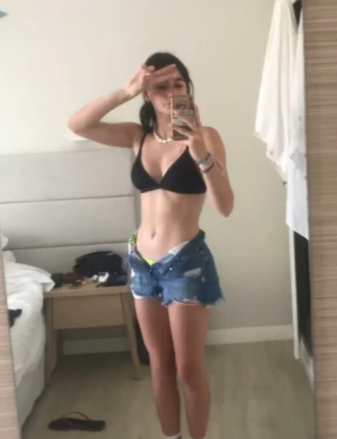 18yo Annabel loves to show off her teen body ;)