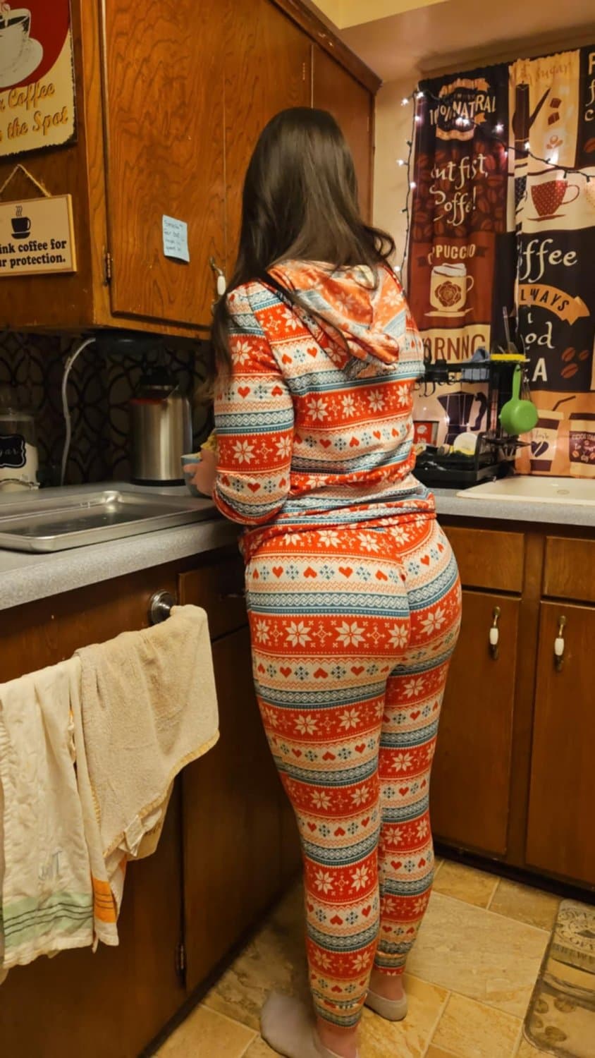 Thick Sexy Pale Skin Barista with Bangs