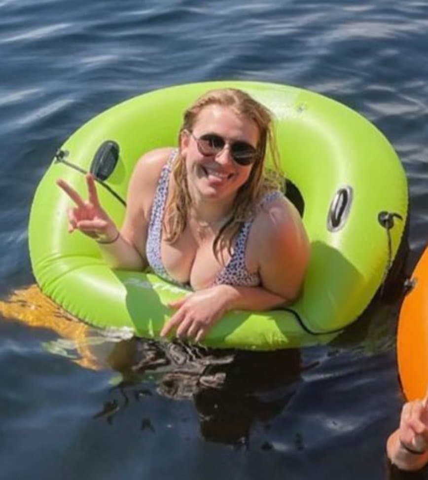 Busty PAWG I know irl would look a lot better w everyone’s load painting her glasses