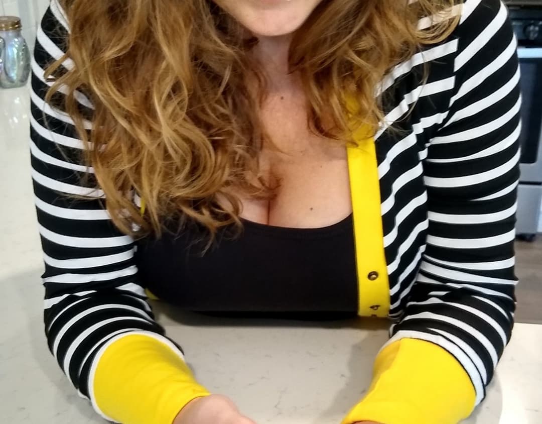 Nicole - 42yo Milf - Gorgeous and Curvaceous