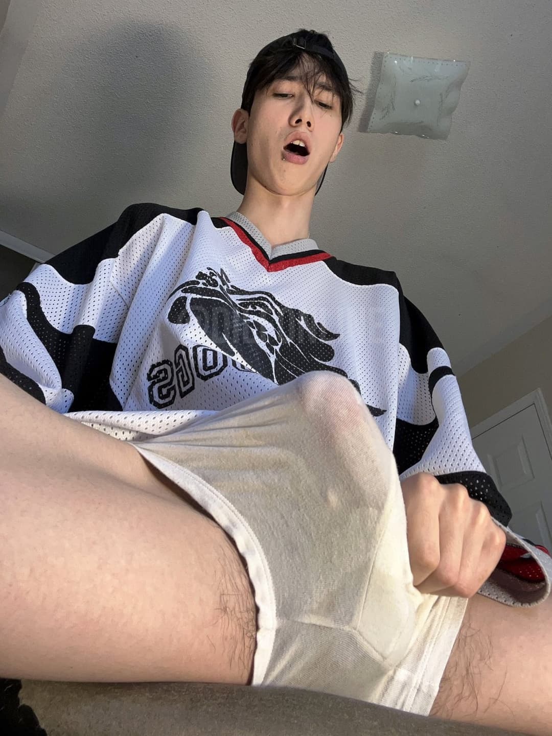 DILF FEMBOY ?? WITH A HAMMER ?????