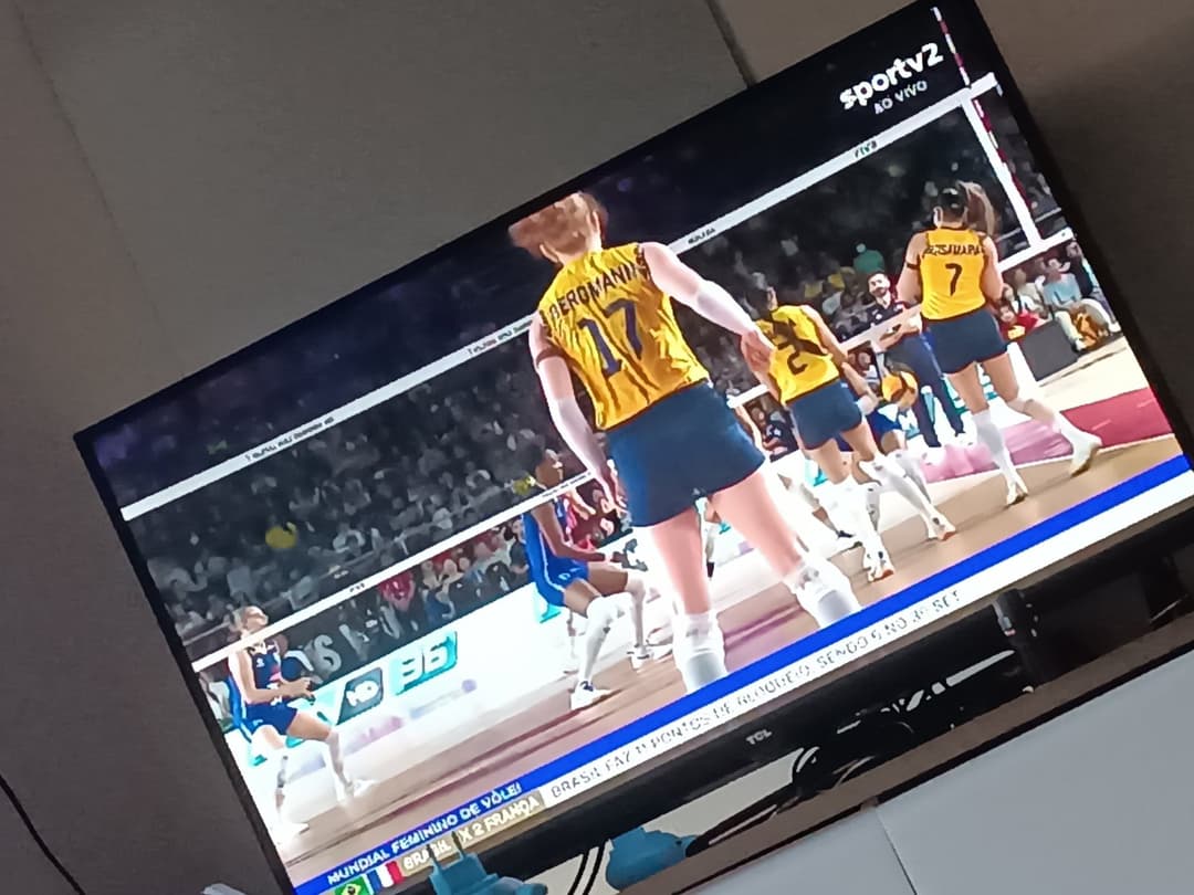 Click to view full size Eu tava assistindo o jogo da seleção e quase me acabo na punheta vendo essas gostosas ???