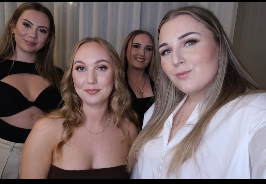 Kik fitfunseeker to discuss this blonde Aussie bbw and her fuckable face and DSLs. Tribs, edits, cap