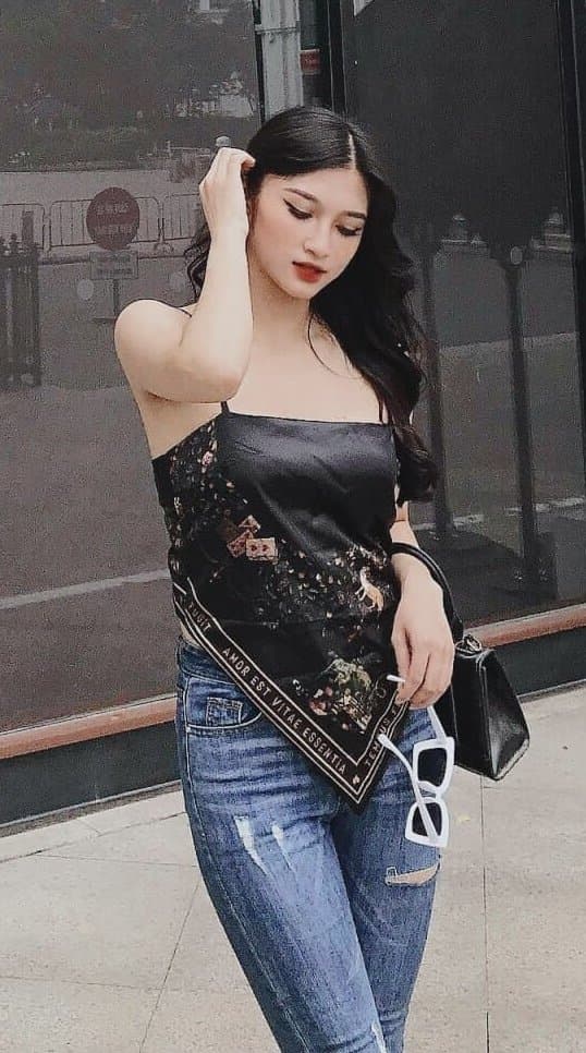 Pretty Asian VietNam Girl Voyeur HiddenCam Toilet Shitting.