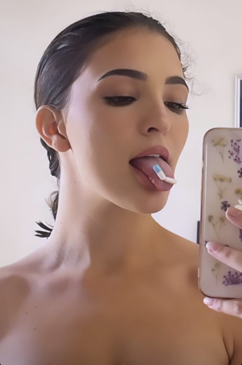 Smoking Hot South African Girl loves showing off her Body