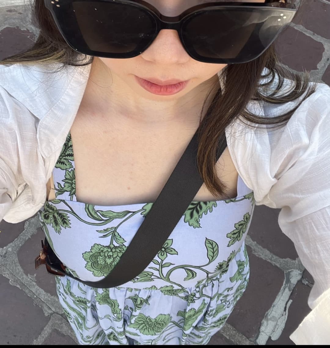 Asian abg ex spreads her juicy pussy and begs for you to cum inside