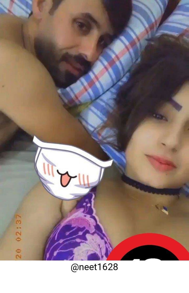 on Bed pakistani girl with boyfriend