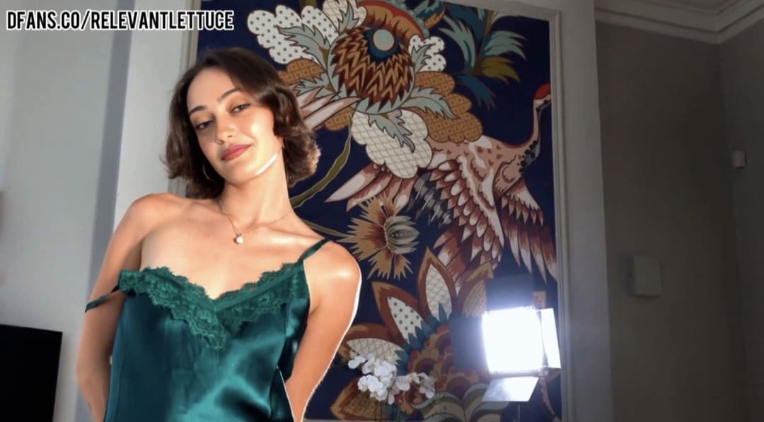 Ella Purnell - Hot Lingerie Try-On Haul - AI VOICE DF (Preview)