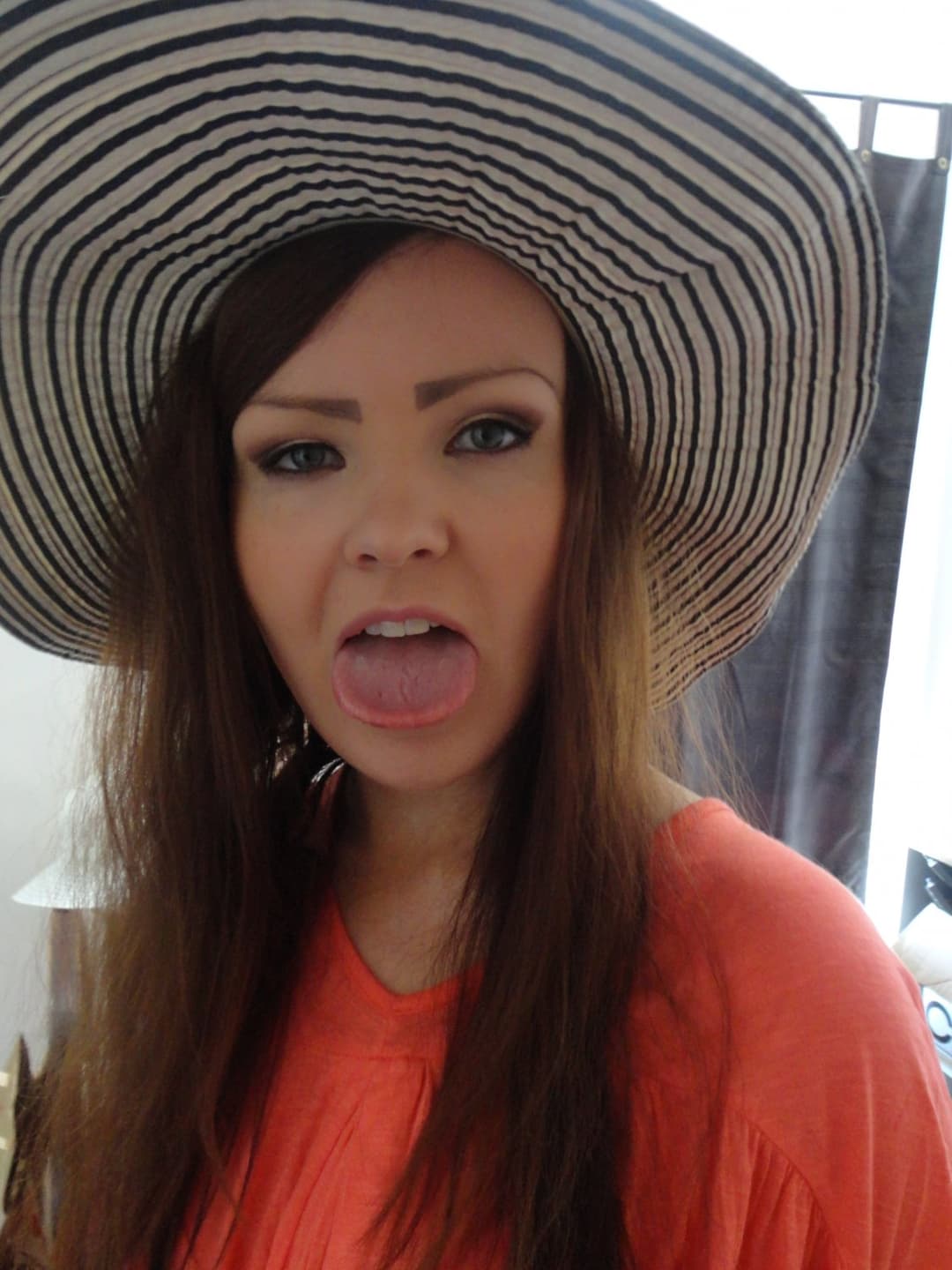 18 years old nerdy high school whore sucking a huge black cock