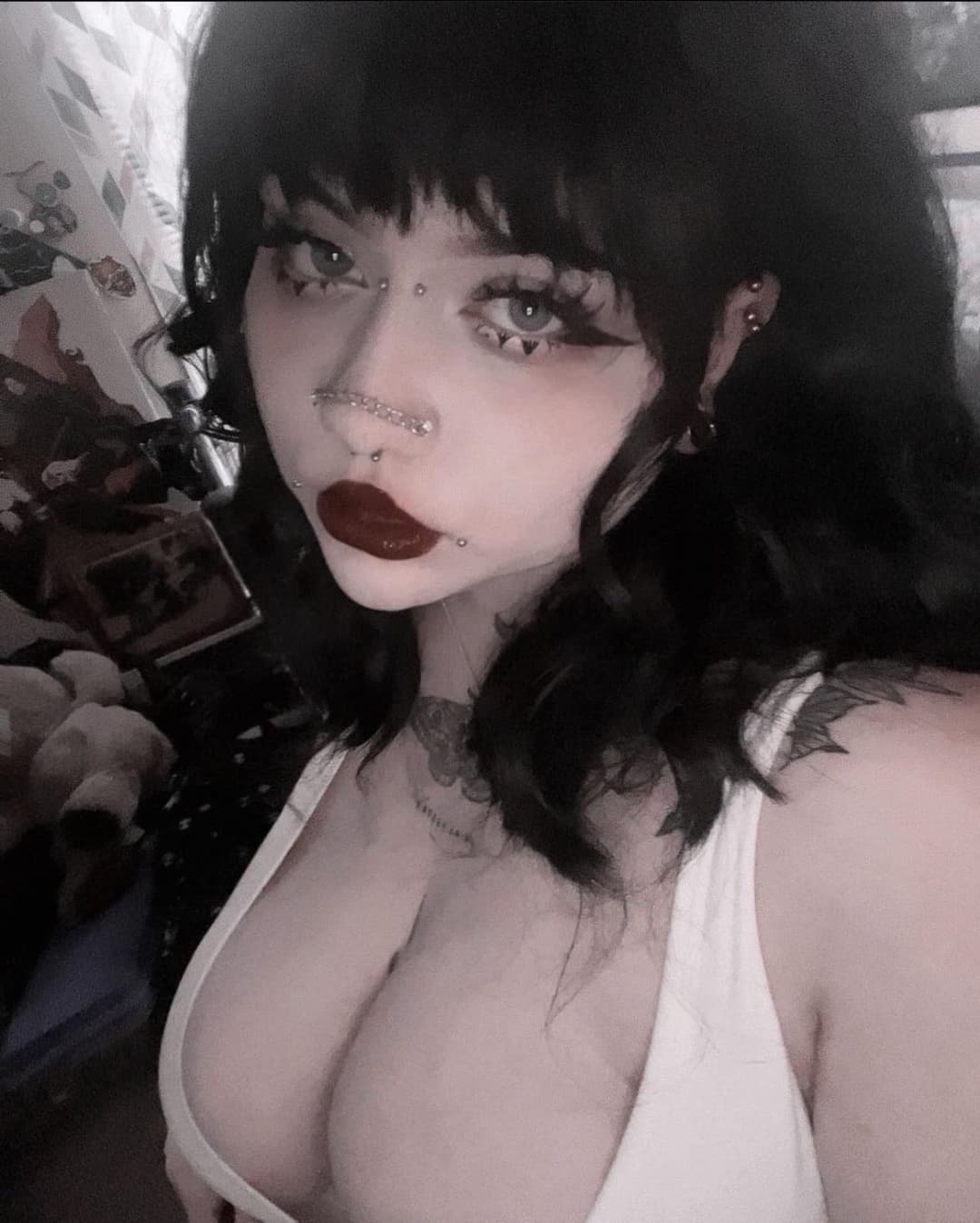 Goth mommy Alyssa