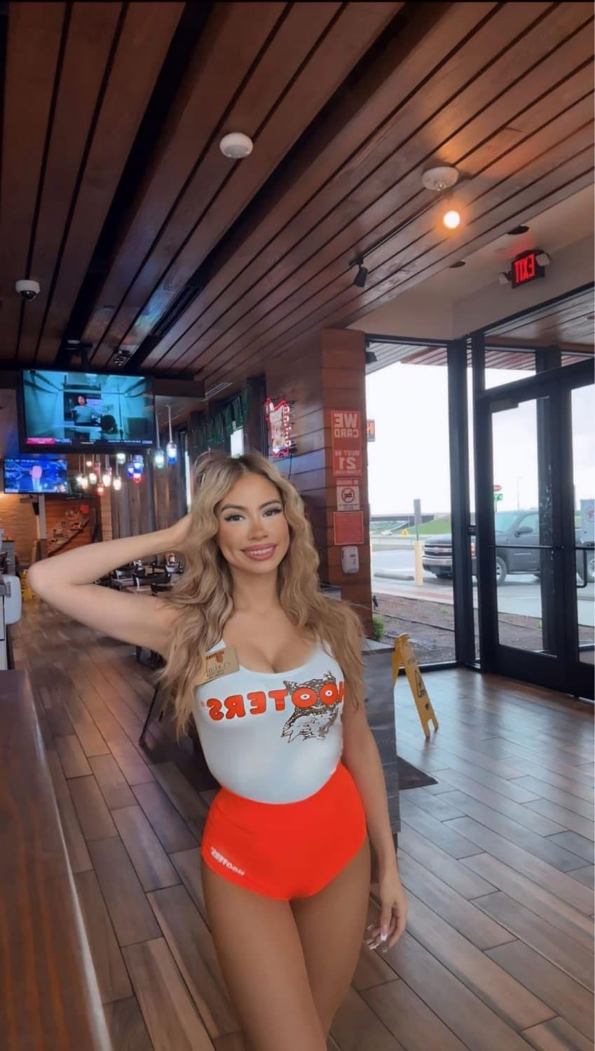 Sexy hooters Latina slut