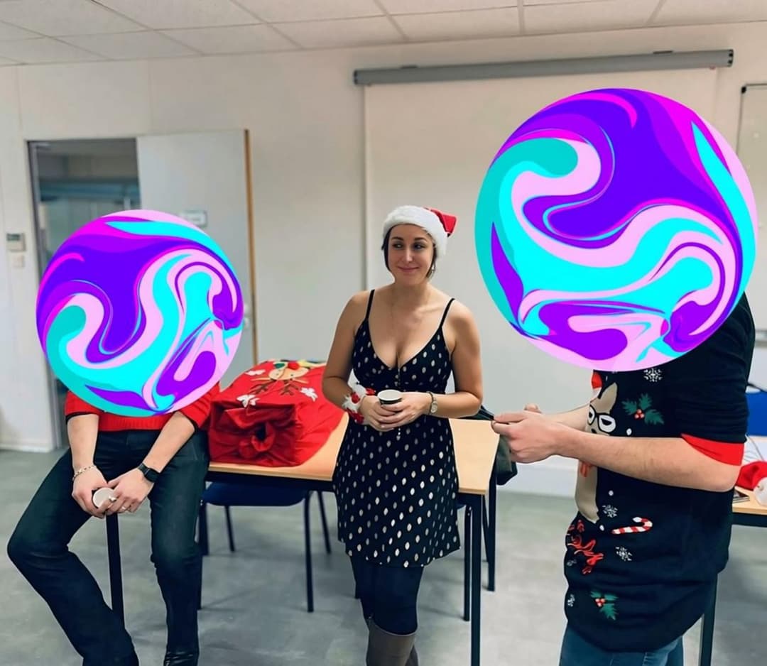 Click to view full size une bonne grosse chienne francaise !!