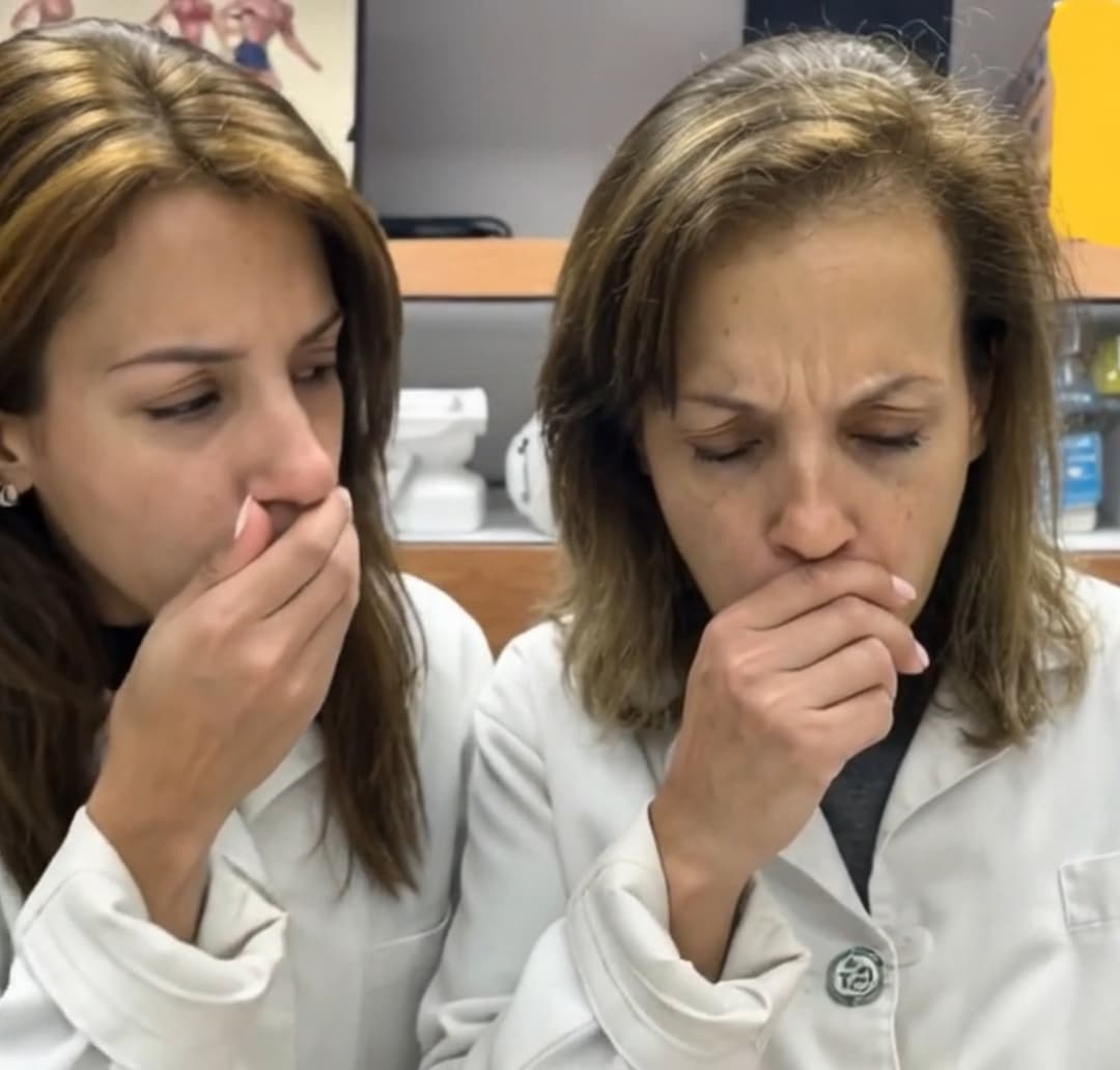 Click to view full size Mom & Daughter Cum Gulp Struggle 11021400