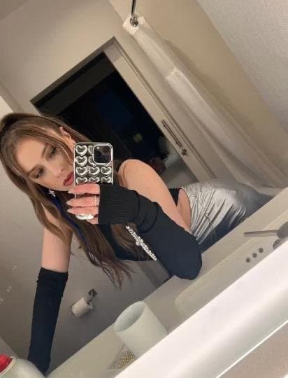 Click to view full size 24 year old Blonde Amy escort in Orange County ca