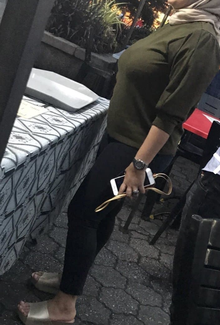 Candid akak tetek besar