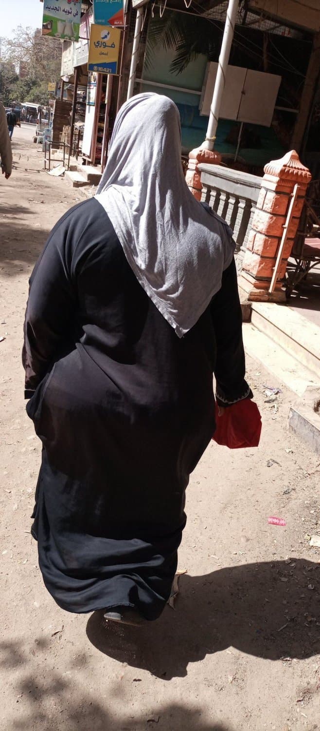 Hijab arabian milf in street ?hidden camera