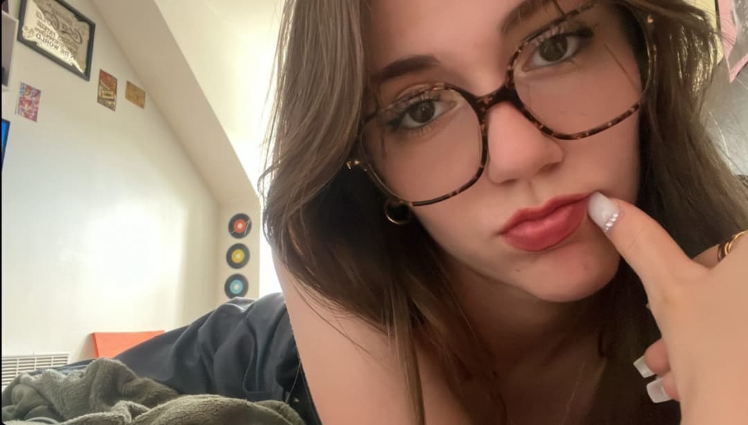 Comment what does my roomate deserve ?