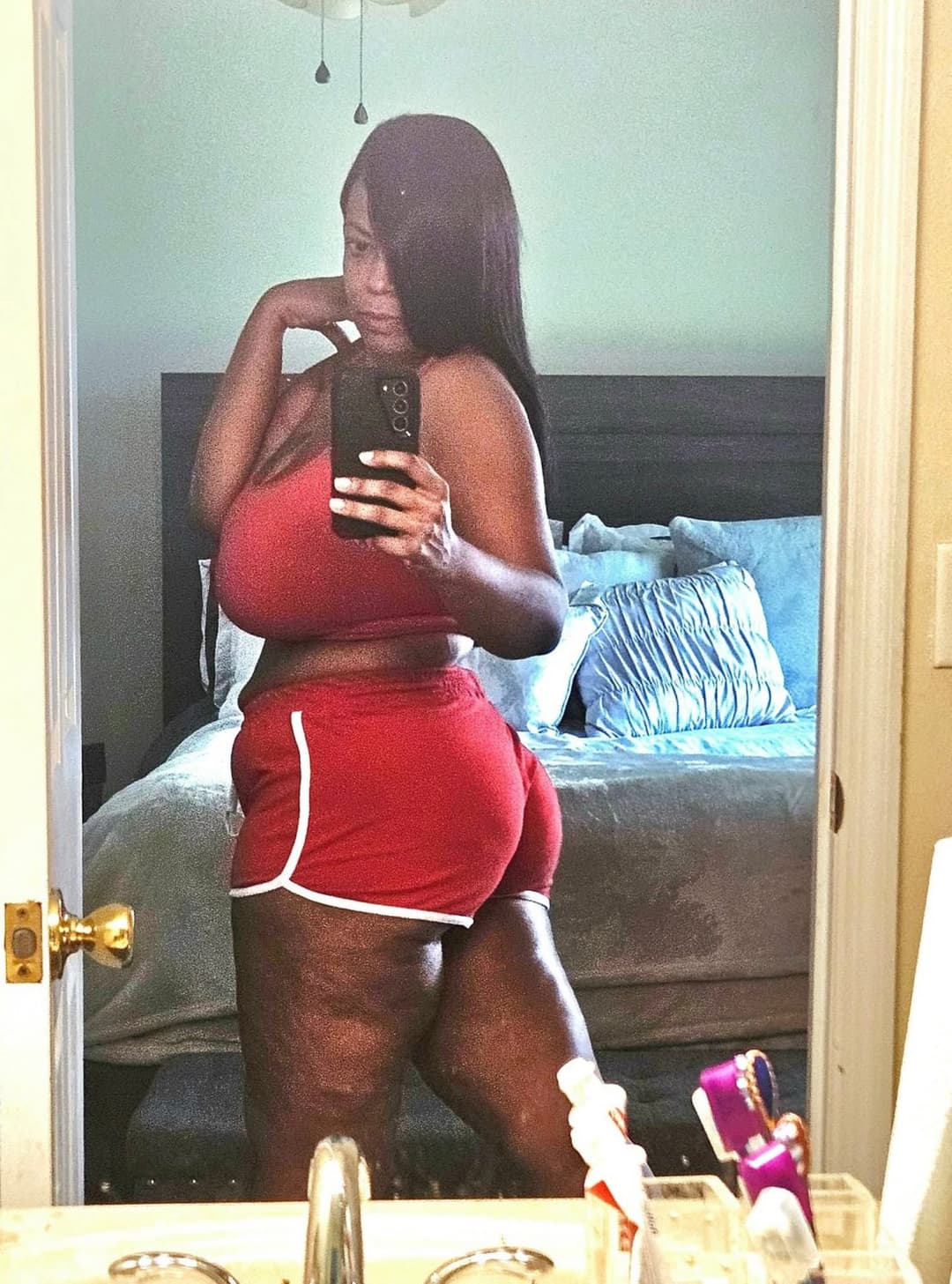 Click to view full size Redbone ebony auntie that got the if We go to the hotel we FUCKIN video & I would not pull out 134