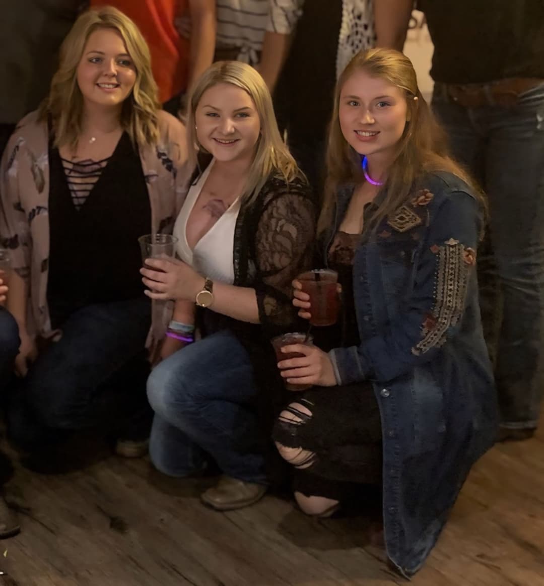 Canada - Rianne, thick ‘n busty country girl