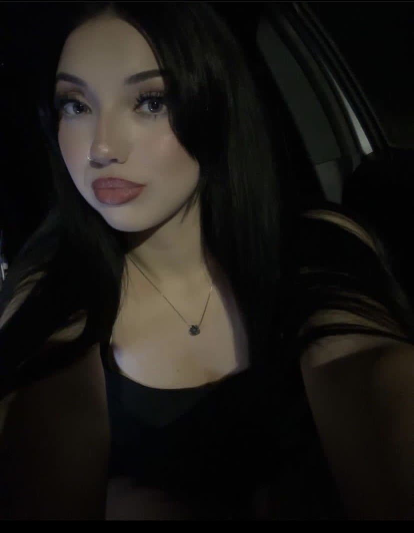 Snowbunny bitch Cat only lets black clap those big buttcheeks