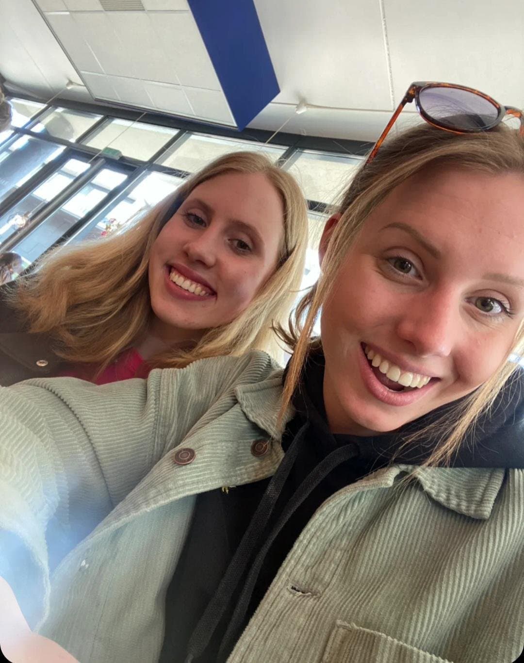 Lets perv and wank to my nerdy classmate/bestfriend anouk or to her twin sister sanne with no limits