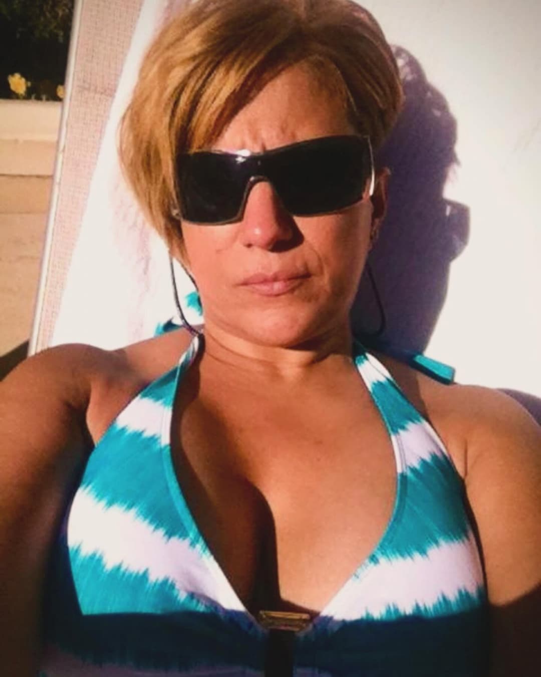 Thick Gilf flight attendant