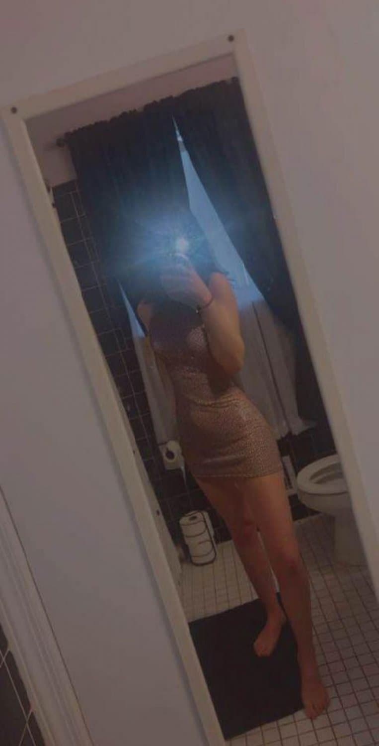 Cumslut Lena lost a bet and wanted to be fully ex̌posed