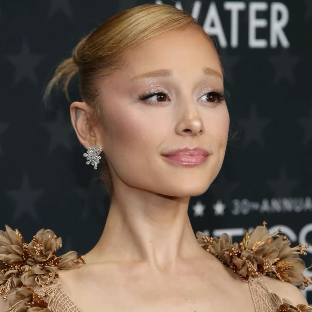 Ariana Grande 2025 face porn ?