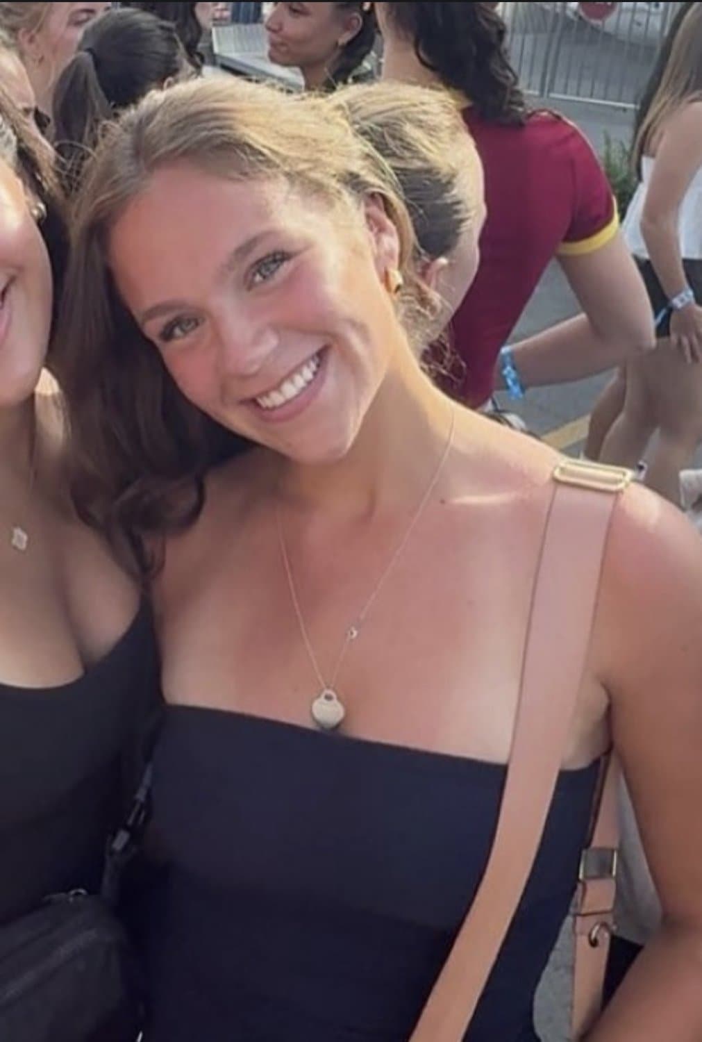 Sophomore Blonde Stunner with a gorgeous facecard